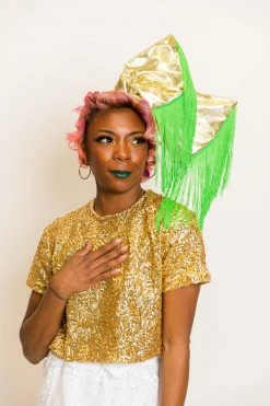 Fringe Co Party Wraps Gold Metallic With Green Fringe Party Wrap