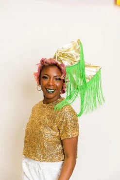 Fringe Co Party Wraps Gold Metallic With Green Fringe Party Wrap